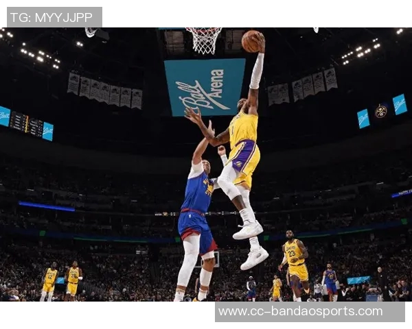 浓眉表现出色前三节高效得分19分并抢下9篮板助力球队争胜