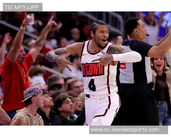 杰伦格林谈球队默契:迅速融入阵容展现出色配合能力