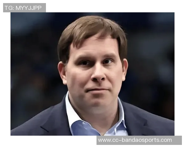 独行侠老板现场观战NBA中国赛女兆日月笑容成经典表情包