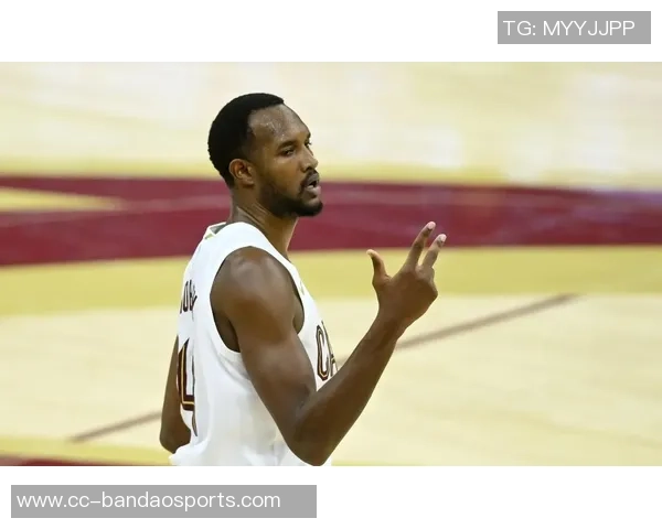 泰森承认未达最佳状态并称赞球队末节沟通配合出色